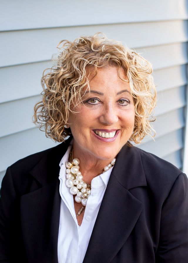 Headshot of Bonnie Tangredi